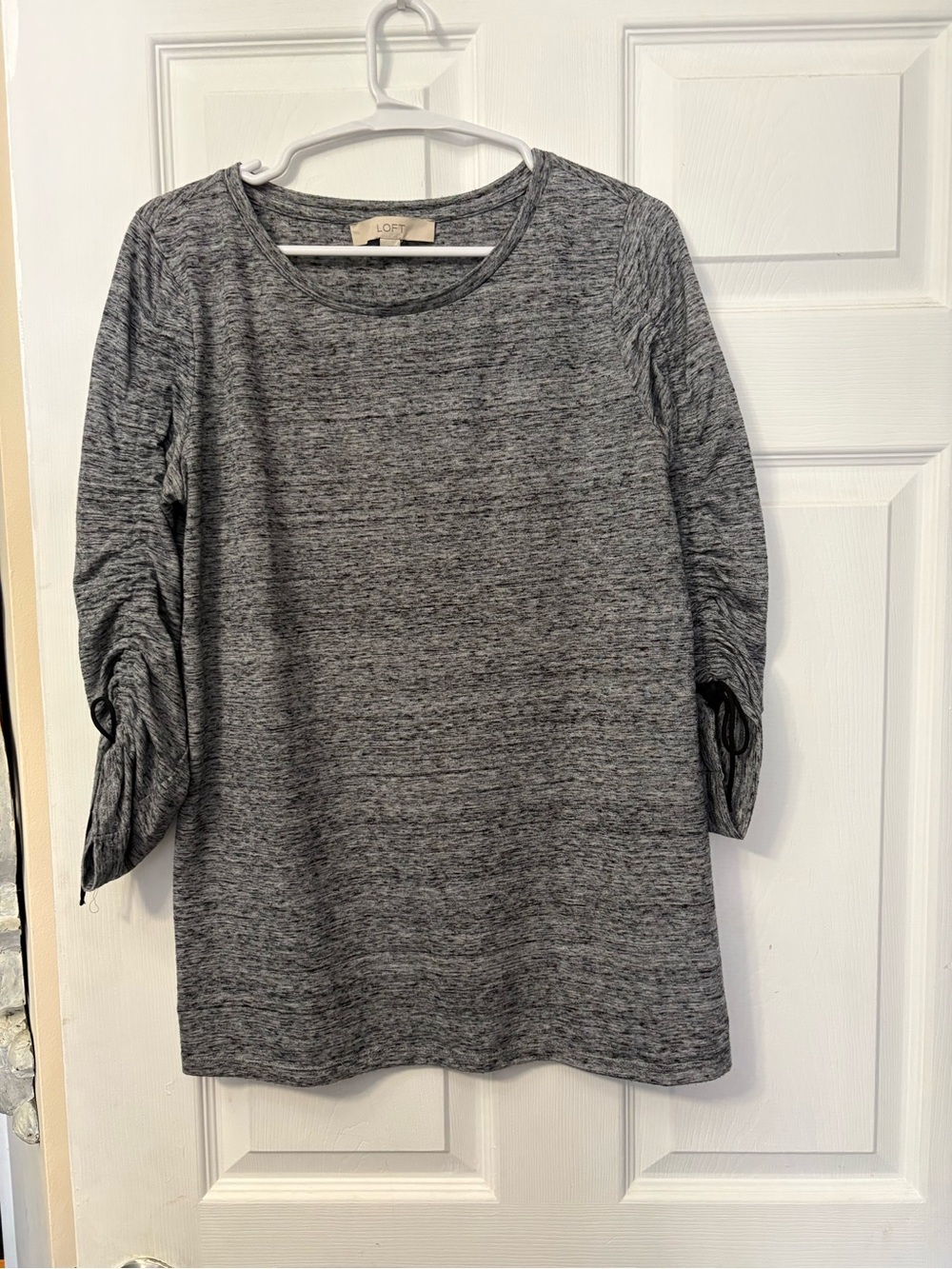 LOFT Gray Ruched 3/4 Sleeve Knit Top